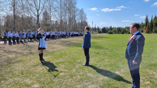 Торжественный парад песни и строя Торжественный парад песни и строя.